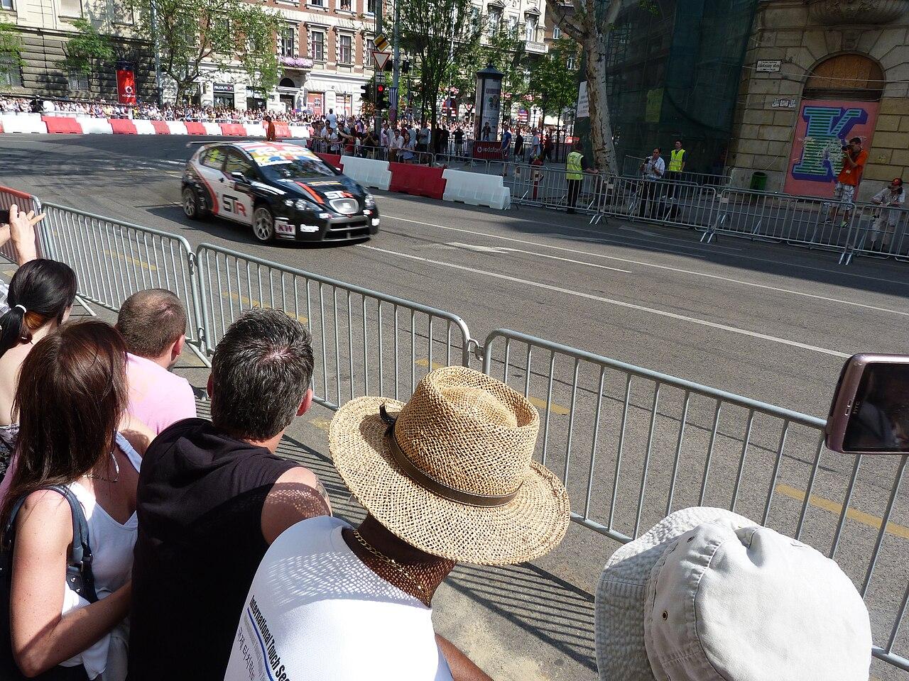 F1赛车心理课：如何在关键时刻稳住（职业联赛视角）